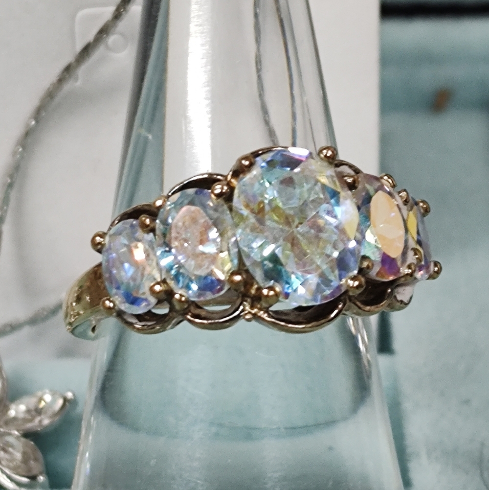 Elegant Gold and Silver Women's Ring
